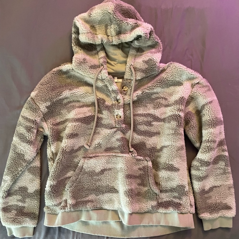 Womens Maurice’s camo Sherpa sweatshirt Size XL